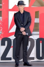 映画『銃2020』完成発表記者会見に登場した佐藤浩市