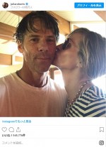 ジュリア・ロバーツ、結婚18年の記念日にキスショット公開　※「ジュリア・ロバーツ」インスタグラム