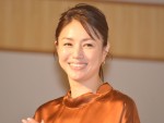 【写真】井川遥、大正時代の道頓堀でにっこり 『おちょやん』オフショットに反響