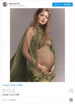 女神のような美しいマタニティフォト　※「ジジ・ハディッド」インスタグラム