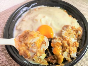 ファミマ　とろーりソースのキーマカレー（モッツァレラチーズ使用）