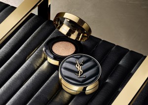 YSL、クッションファンデがパワーアップ！　フィルター加工のような美しい艶肌に