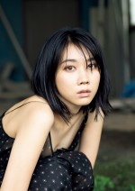 【写真】“最旬女優”松本穂香、透明感あふれるグラビアを披露