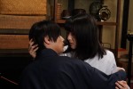 【写真】“七桜”浜辺美波の“不意打ちキス”に反響「大胆」