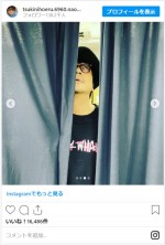 大森南朋、カーテンの間からひょっこり登場　※「大森南朋」インスタグラム