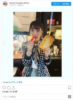 カッと目を見開いてお寿司を食べようとする（？）2枚目　※「浜辺美波」インスタグラム