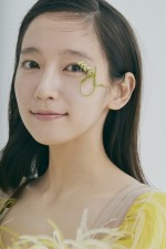  【写真】吉岡里帆、グラビアで見せる新境地