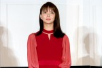 映画『空に住む』完成披露舞台あいさつに出席した多部未華子