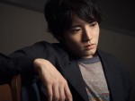 ドラマ『30歳まで童貞だと魔法使いになれるらしい』で主演を務める赤楚衛二