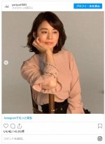 石田ゆり子、エレガントなタイトスカート姿　※「石田ゆり子」インスタグラム