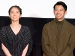 映画『泣く子はいねぇが』舞台あいさつに登場した吉岡里帆、仲野太賀