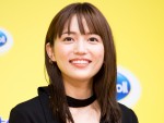 【写真】川口春奈、“花柄ブラウス＆スカート”姿に「春らしい素敵なファッション」「素敵」の声