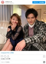 （左から）しっとりオトナな雰囲気の吉谷彩子、岡田健史　※ドラマ『ウチの娘は、彼氏が出来ない!!』インスタグラム