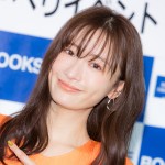 【写真】松本まりか、制服姿で爆笑中 『教場II』オフショットに反響「笑顔がほんと可愛い」