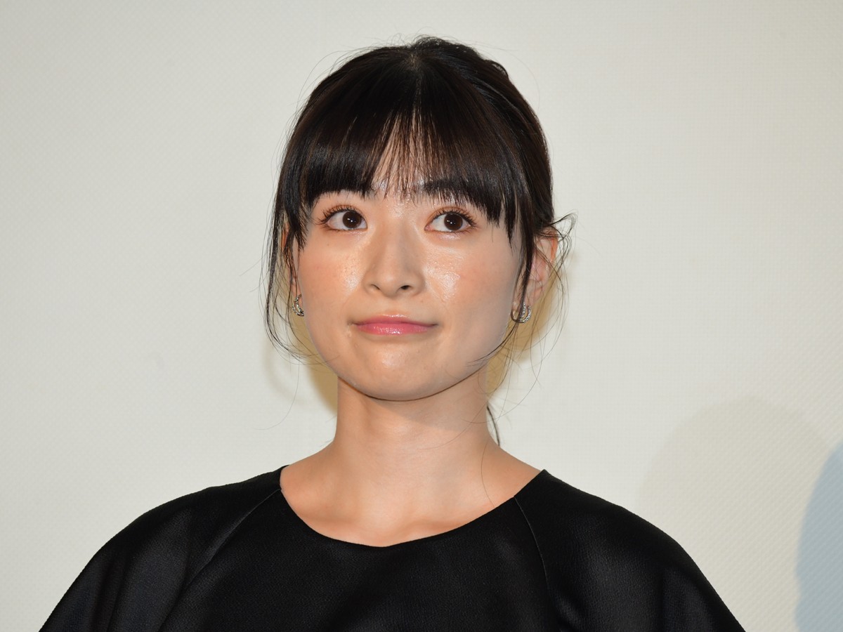 優希美青、衣装で身につけた指輪を見せ「婚約発表みたいになっちゃった」