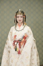 【写真】安達祐実、まるで神話のような花嫁姿　今夜放送『にじいろカルテ』第7話で披露