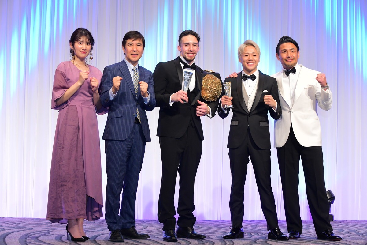 久松郁実、ピンクのドレス姿で「K‐1 AWARDS」MC担当　選手たちの正装に「素敵」