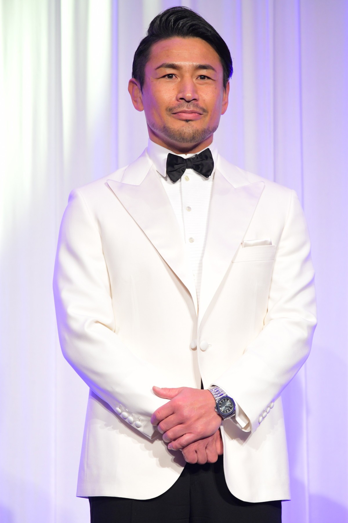 久松郁実、ピンクのドレス姿で「K‐1 AWARDS」MC担当　選手たちの正装に「素敵」