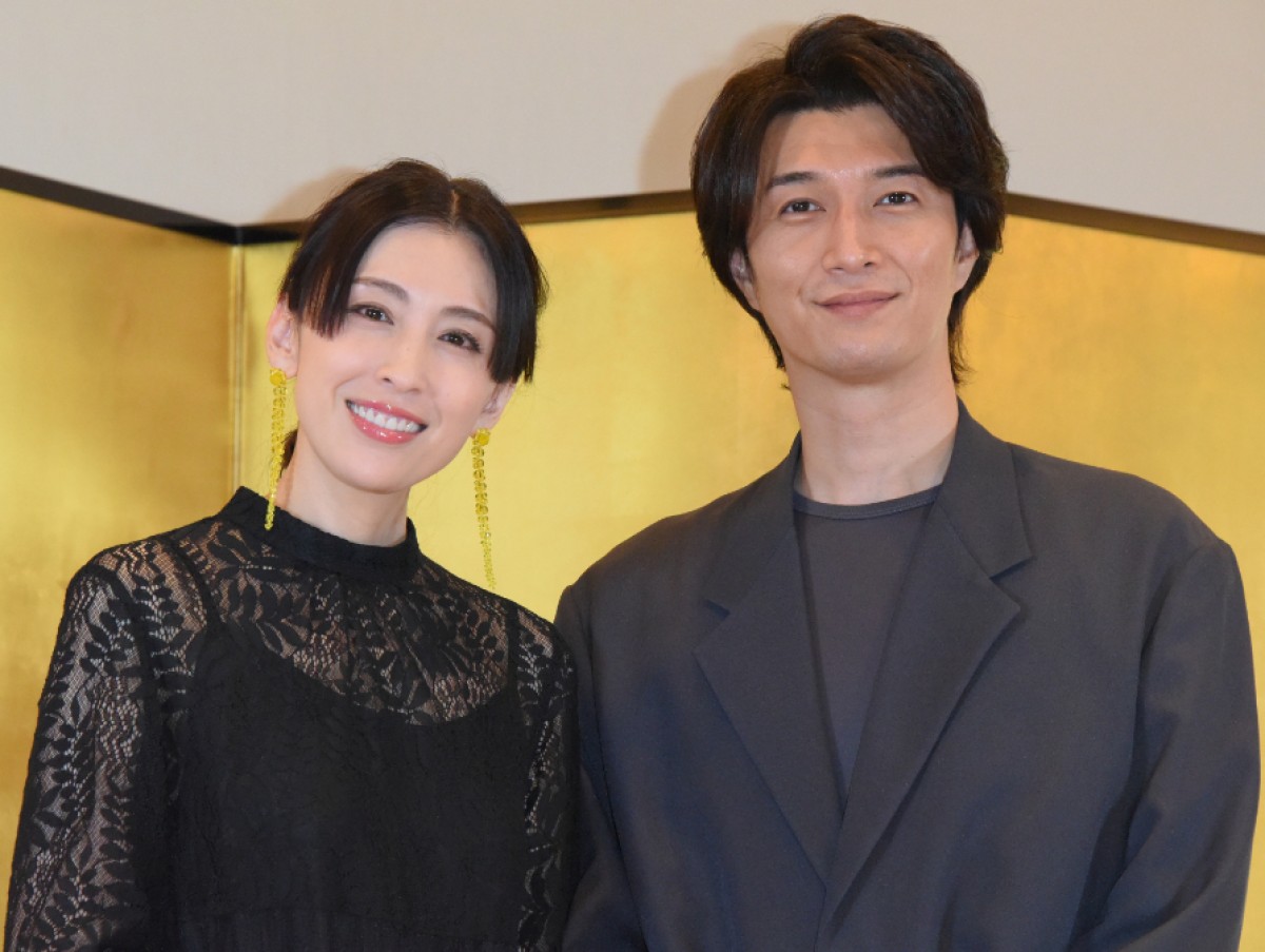 雛形あきこ＆天野浩成夫妻、初会見でラブラブ　ステイホームも「ストレス感じなかった」