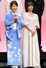 映画『いのちの停車場』完成披露試写会に登場した（左から）吉永小百合、広瀬すず