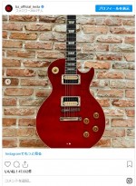 還暦になった松本孝弘、赤のレザージャケットでキメる　※「松本孝弘（B'z）」インスタグラム