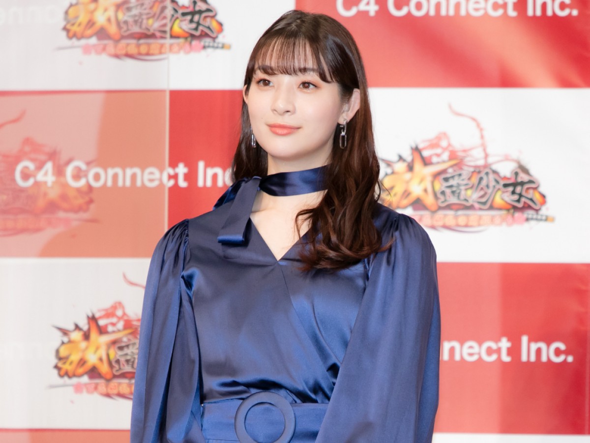 深田恭子、タイトなミニワンピース姿で登場　後輩から「一番かわいい」「目の保養」