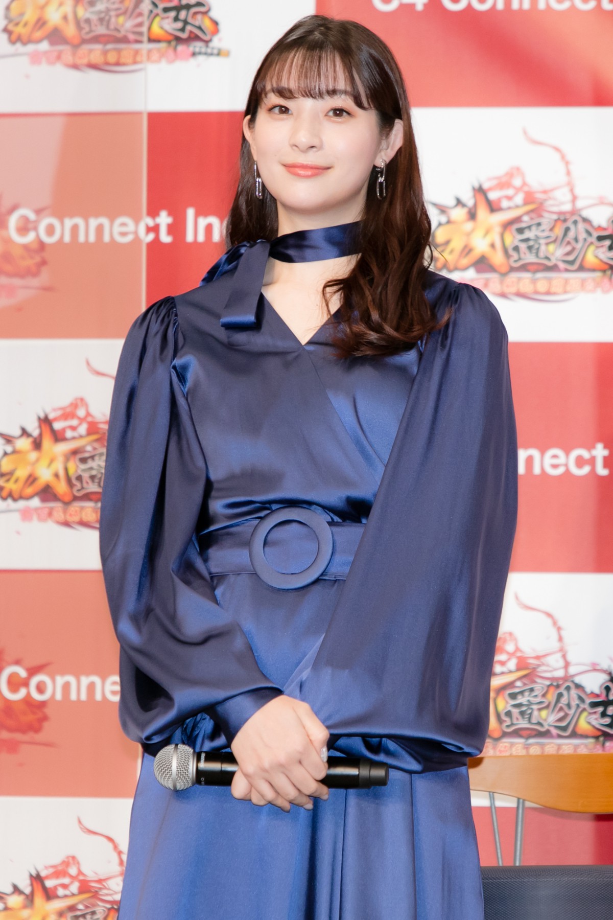 深田恭子、タイトなミニワンピース姿で登場　後輩から「一番かわいい」「目の保養」