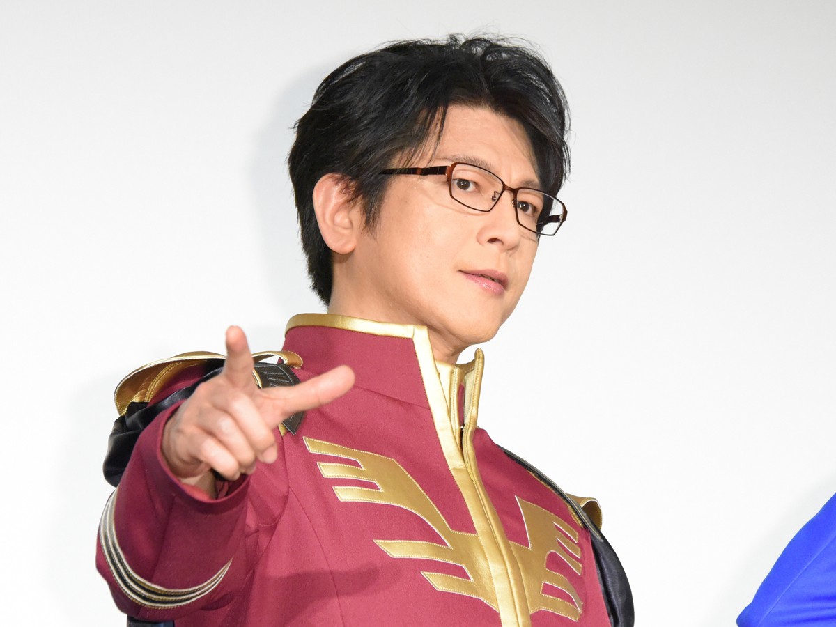 及川光博、シャアコスプレでノリノリ「ライブで着てもいいですか？」