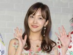 「スモールワールズ TOKYO 一周年記念記者会見」に登場した板野友美