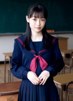 モーニング娘。15期・山崎愛生／写真集『モーニング娘。15期 OFFICIALBOOK 2019-2021』（ワニブックス）