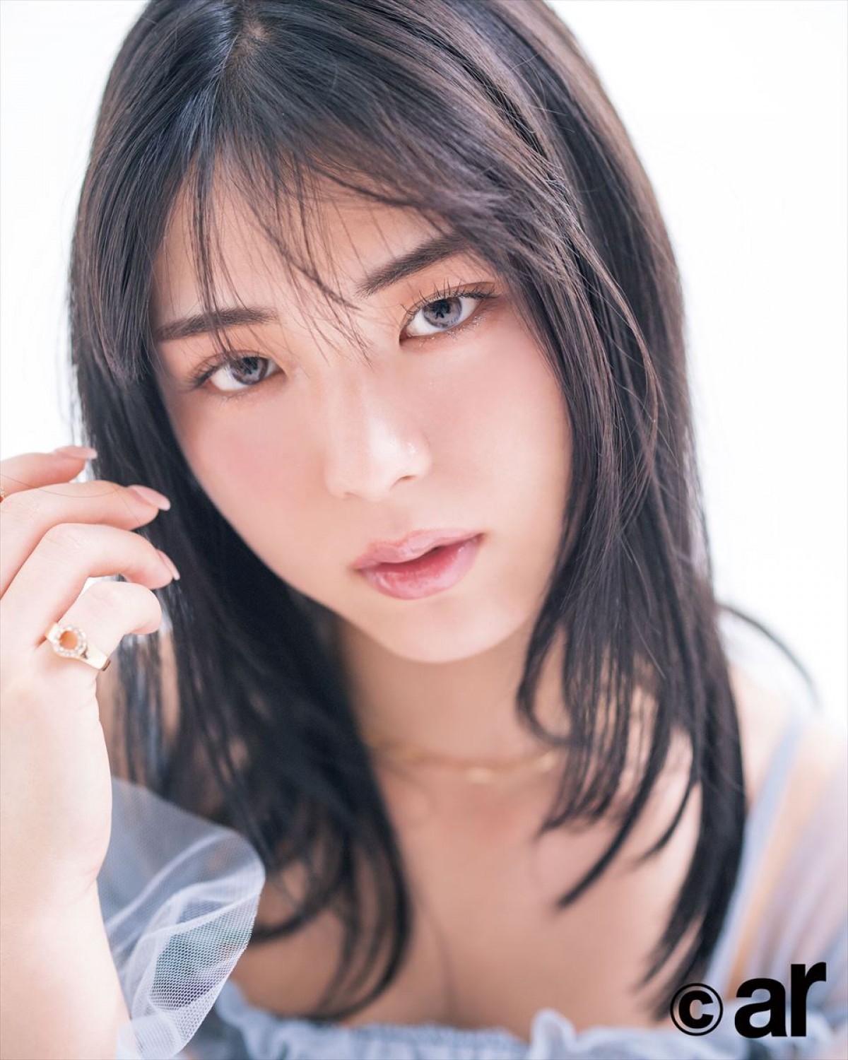 橋本環奈、華やかなワンピース姿　スタッフ沸かせたブラックドレス姿も