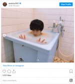 湯船に浸かる“桃地”松坂桃李、オフショット　※ドラマ『あのときキスしておけば』公式インスタグラム