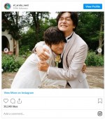 井浦新、“ももち”愛がすごいオフショット集を公開　※「井浦新」インスタグラム