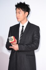 映画『護られなかった者たちへ』の完成披露試写会舞台あいさつに登壇した佐藤健