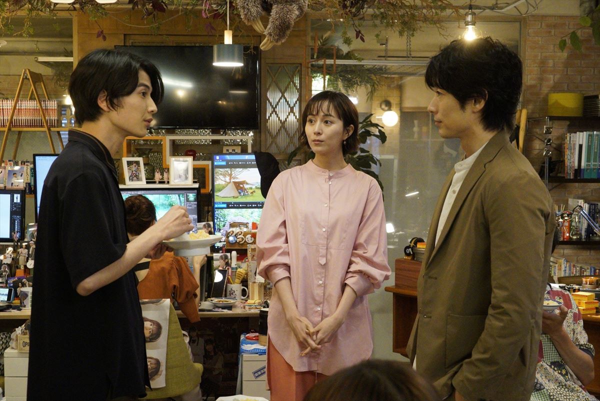 『推しの王子様』第3話　“泉美”比嘉愛未、専門用語に苦戦する“航”渡邊圭祐を手助け