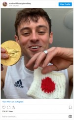 トーマス・デーリー、お手製のメダルポーチを披露　※「madewithlovebytomdaley」インスタグラム