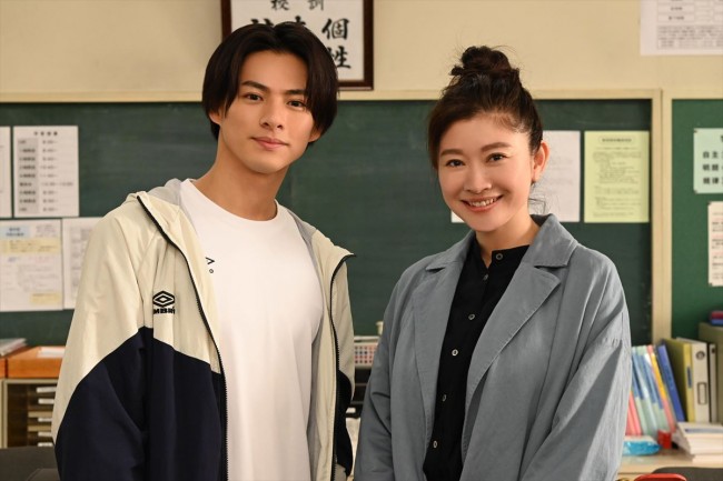 24時間テレビ44 ドラマスペシャル『生徒が人生をやり直せる学校』主演の平野紫耀と、司書役で共演する篠原涼子