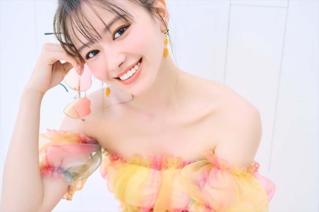 山本舞香、約6年ぶりのカレンダー発売決定！　“素の日常”や“エモいスタイル”を楽しめる