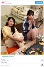 まったりモードの戸田恵梨香と西野七瀬　※ドラマ『ハコヅメ ～たたかう！交番女子～』公式インスタグラム