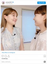 トリンドル玲奈、妹・瑠奈と鏡のような2ショット　※「トリンドル玲奈」インスタグラム