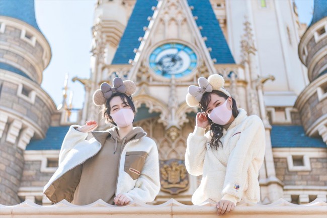 TDR“秋冬ファッションアイテム”登場！　もこもこであたたかいパーカーやマフラーを展開