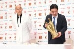 『M‐1グランプリ2021』優勝者記者会見を行った錦鯉（左から長谷川雅紀、渡辺隆）