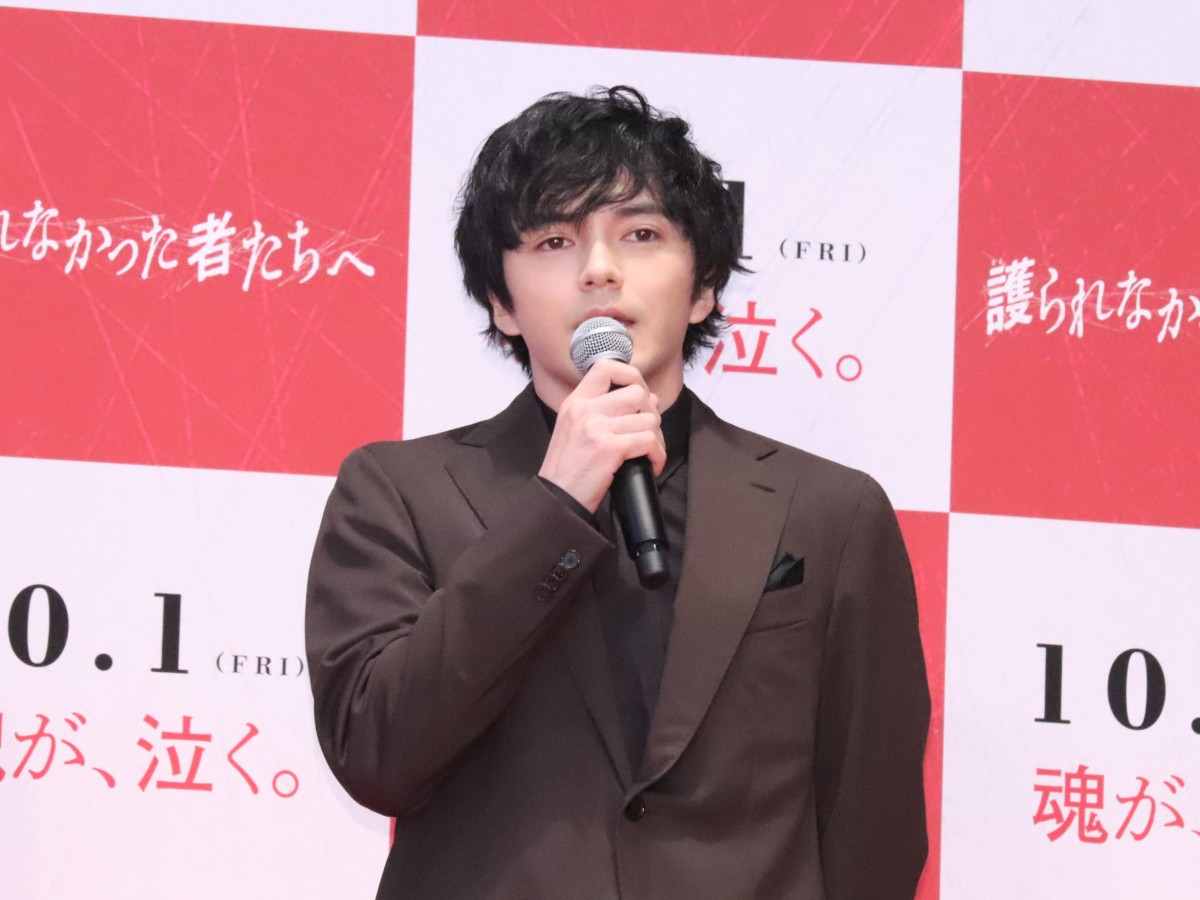 佐藤健、阿部寛のタフさに驚き「めちゃくちゃ走ったのにピンとしていた」