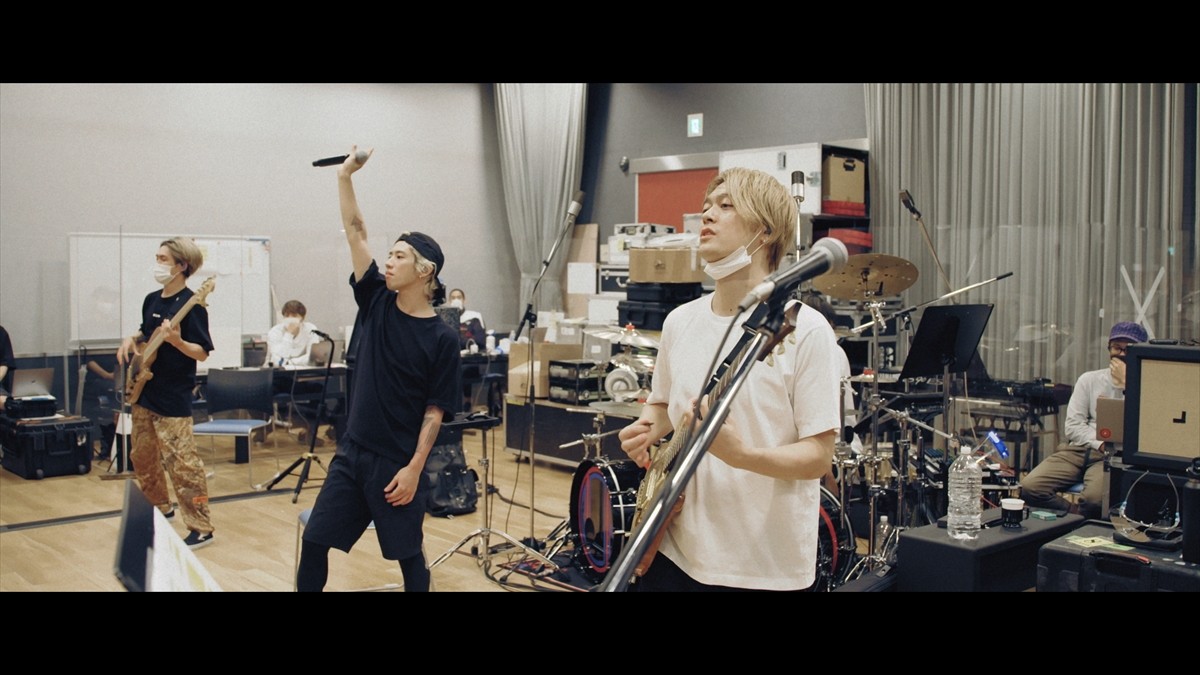 ONE OK ROCK Taka、初の無観客世界同時配信ライブの裏側に密着　インタビュー公開