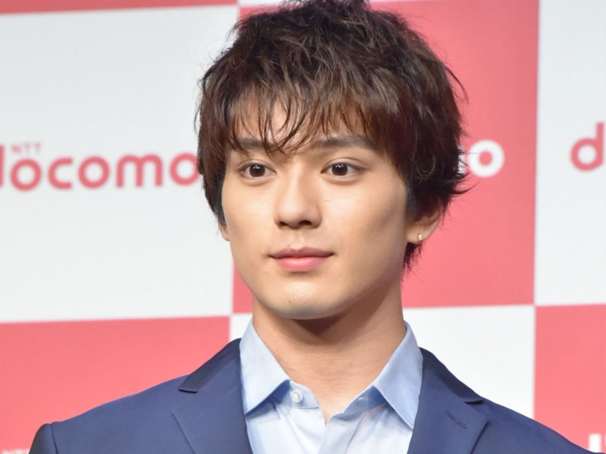 新田真剣佑、父・千葉真一さんとの2ショットを公開「いつも私の心の中にいます」