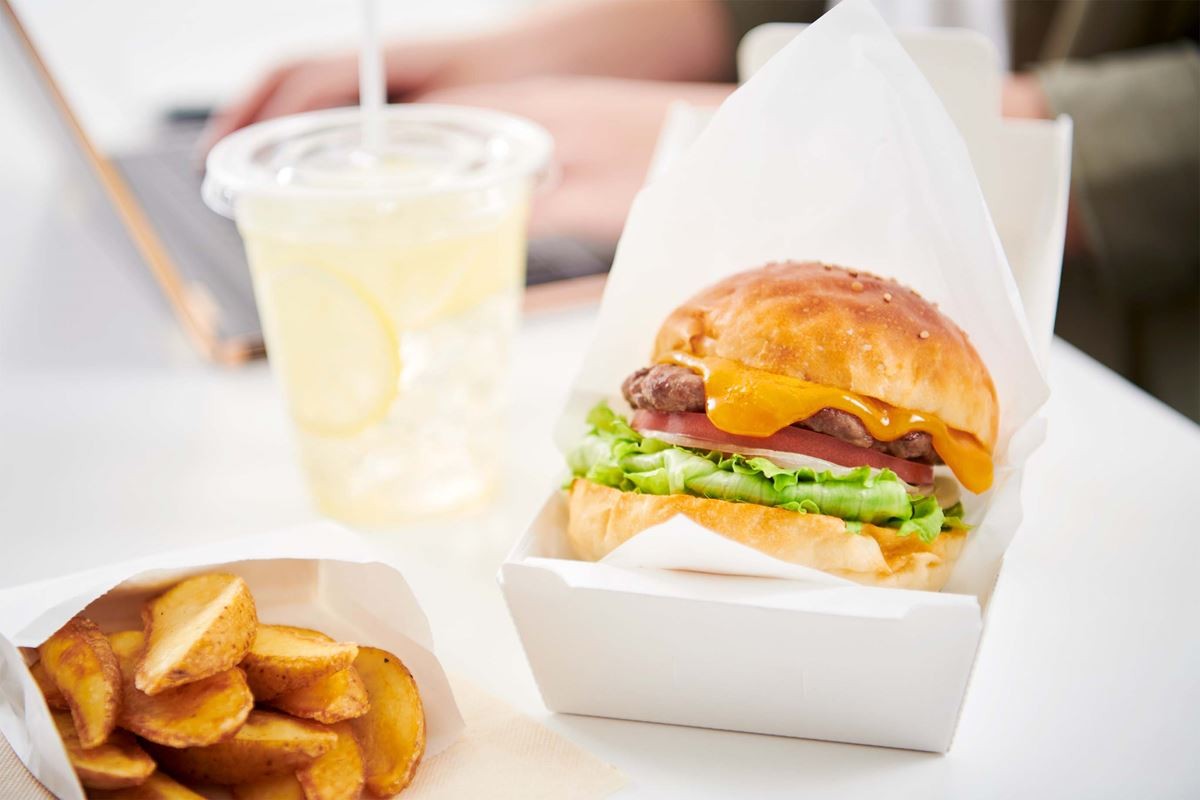 ハンバーガーショップ「Cheeseness Burger ToGo」オープン！