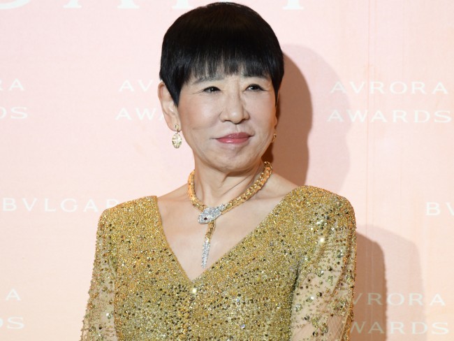 「BVLGARI AVRORA AWARDS 2021」ゴールデンカーペットセレモニーに登場した和田アキ子