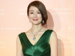 「BVLGARI AVRORA AWARDS 2021」ゴールデンカーペットセレモニーに登場した鈴木京香