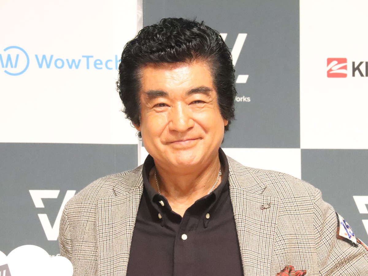 藤岡弘、息子・真威人に「変身ポーズはしっかりと」指導　親子二代の仮面ライダーに笑顔