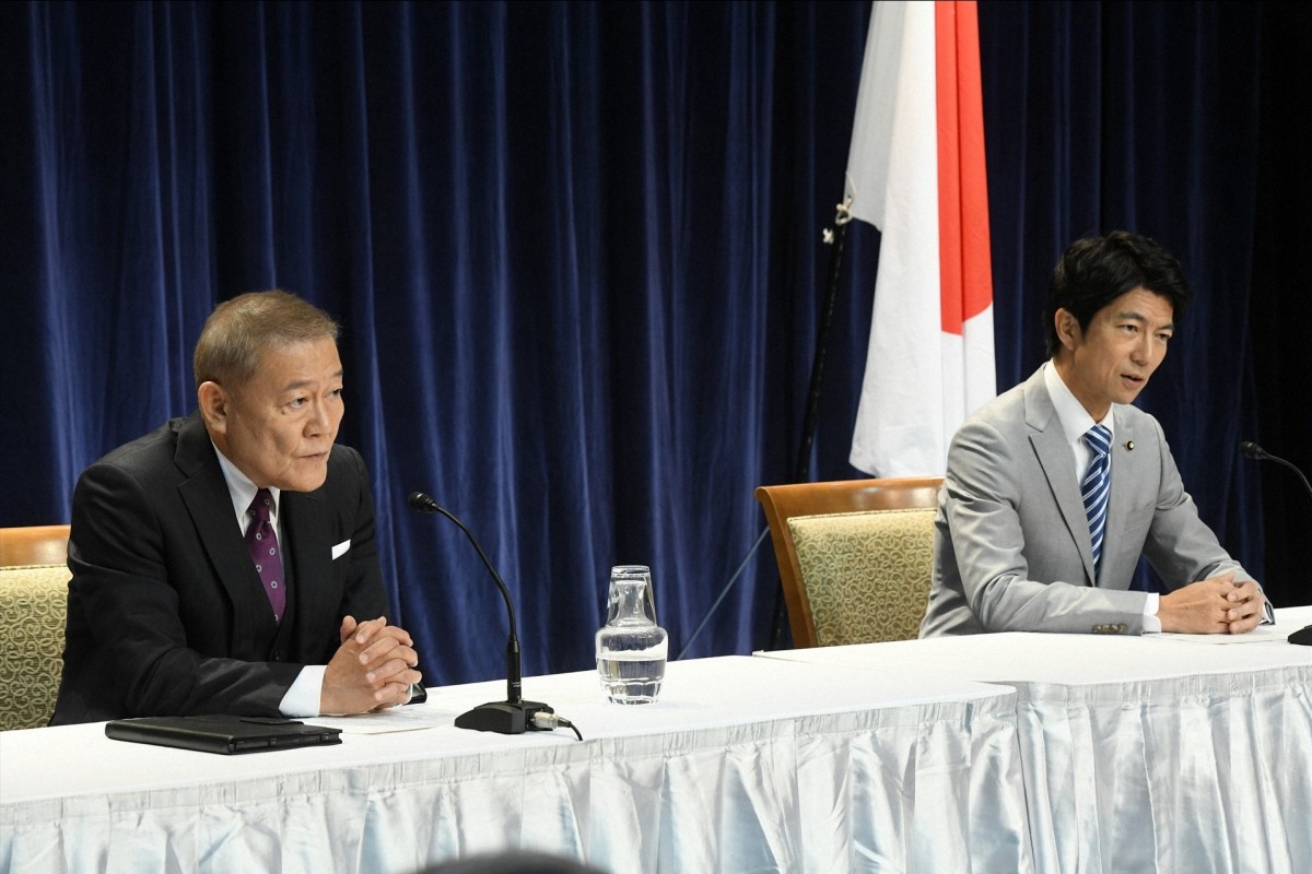 『日本沈没』“世良教授”國村隼のメガネに驚きの声「え、そう取るの」「嘘やろ」